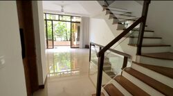 Holland Link (D10), Terrace #498939221